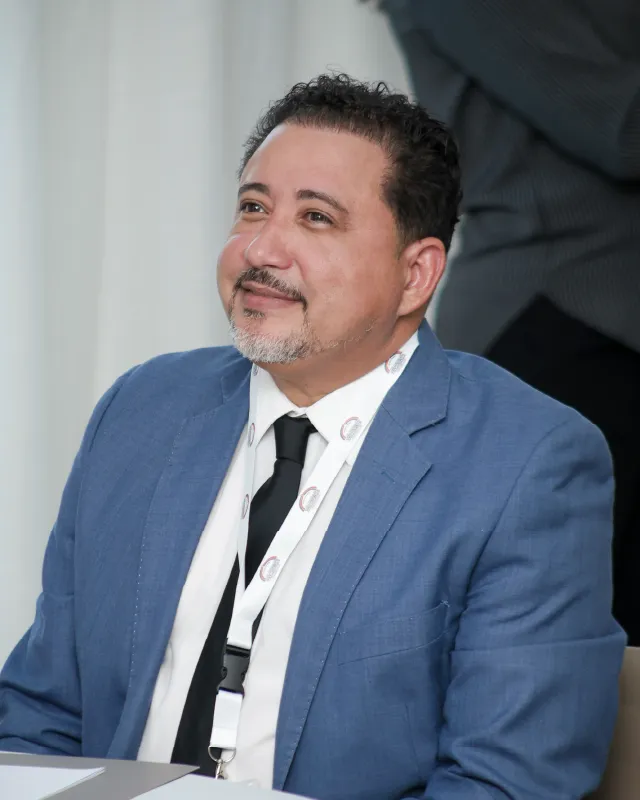 Dr. Wilton Cabrera durante una actividad profesional médica.